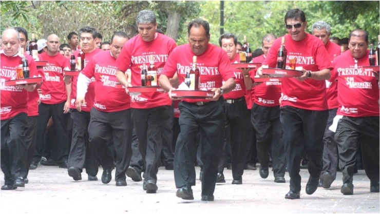 ¿De qué se trata la Carrera de meseros en la Feria de San Marcos 2024