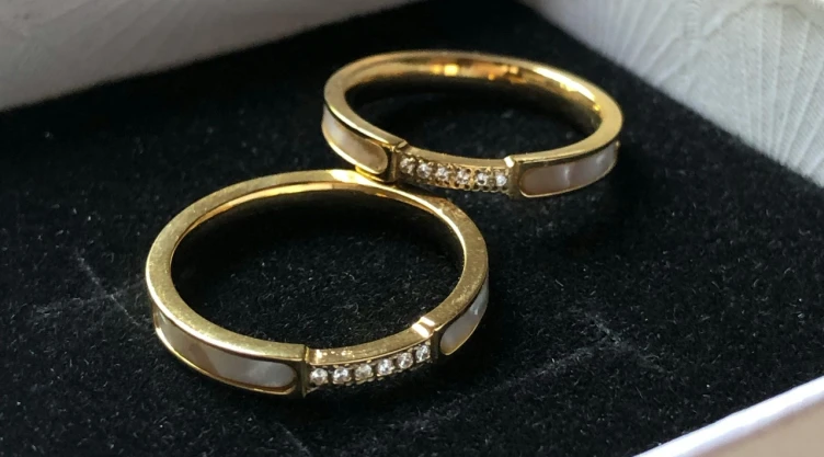 Una vecina en Ecatepec fue víctima de un robo en su casa, de donde sacaron su anillo de bodas.