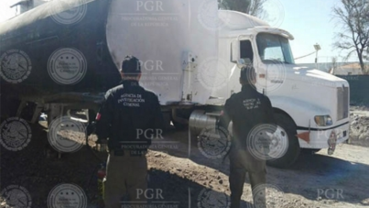 Procesan a huachicoleros por 26 litros de combustible