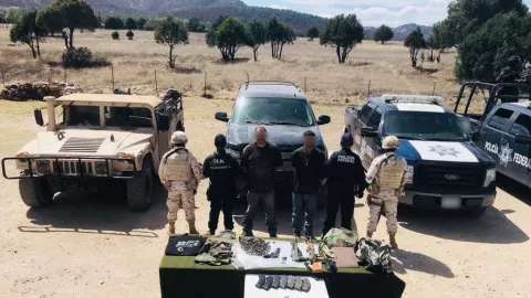 Fuerzas federales detienen a dos armados en Sonora