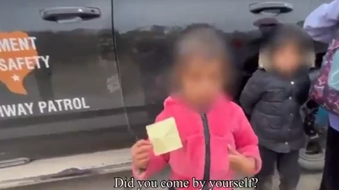 Niña de dos años viaja sola a Estados Unidos