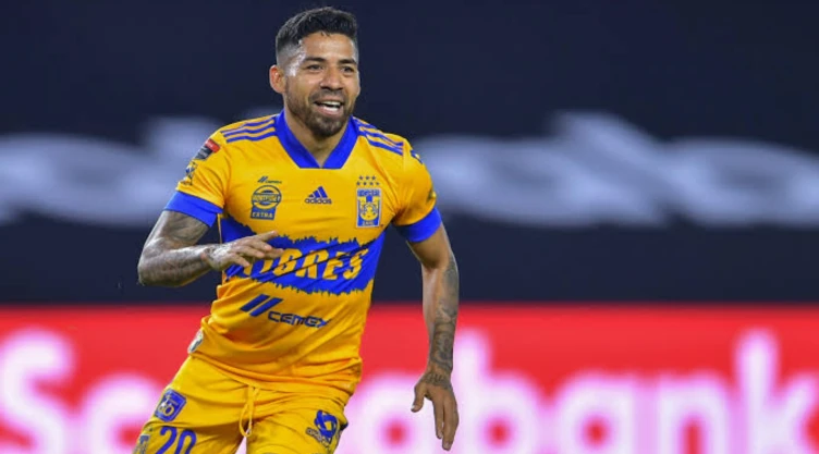 Javier Aquino, entre retirarse en Tigres y cambiar de club en busca de continuidad
