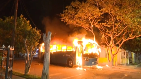 se incendia camion de pasajeros.jpg