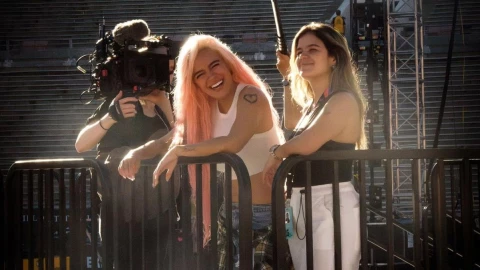 Karol G compartió el sexo del bebé de una fan