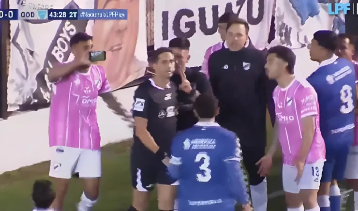 CeluVAR árbitro penal celular
