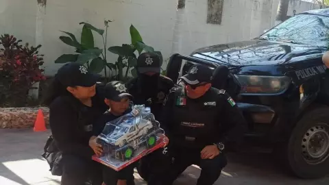 Niño yucateco invita a policías a su fiesta de cumpleaños (FOTOS).