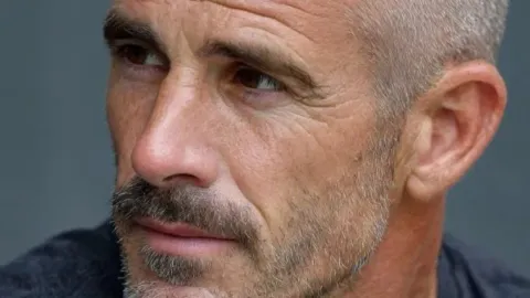 3 cortes de pelo que rejuvenecen a los 50 años: hay para mujeres y hombres