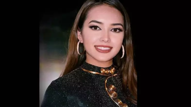 Desaparece Emily Castillo luego de quedarse sola en el auto de sus padres