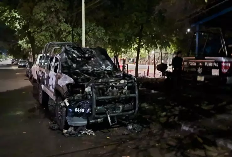 Se incendia patrulla municipal en La Campiña, Culiacán