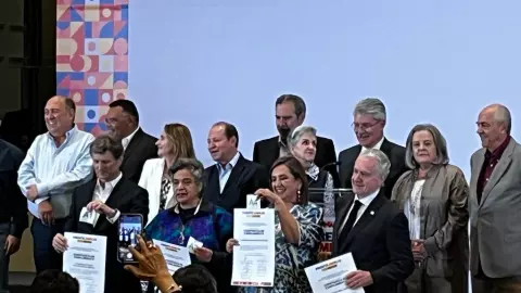 Frente Amplio por México.jpeg