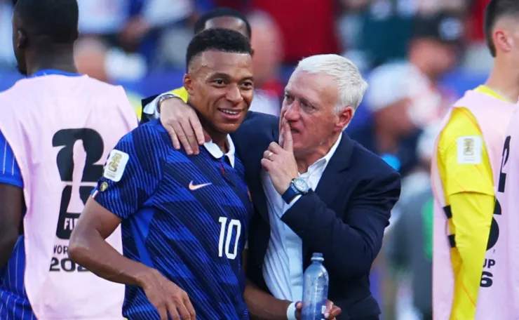 Kylian Mbappé y Didier Deschamps