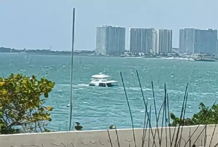 ¡Emergencia en Puerto Juárez! Se hunde embarcación en Cancún hoy, aquí los detalles del rescate