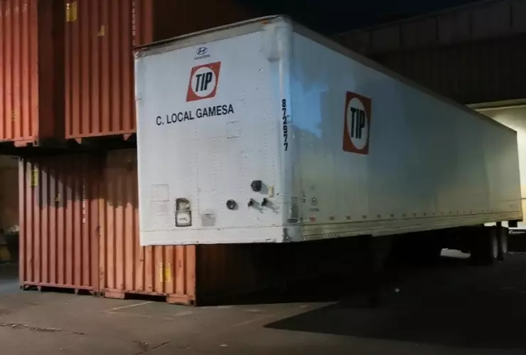 trailero_conteanedor_centro_comercial.jpeg