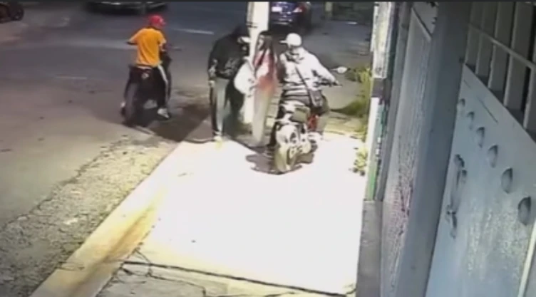 asaltan-a-menor-en-chimalhuacan-edomex-tres-sujetos-le-roban-celular-y-mochila