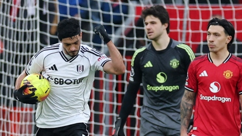 Raúl Jiménez ante Manchester United