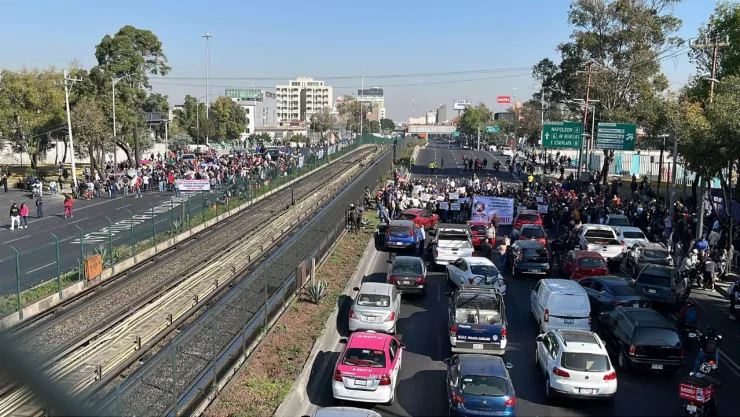 Comerciantes cierra Calzada de Tlalpan y Circuito Interior en ambos sentido