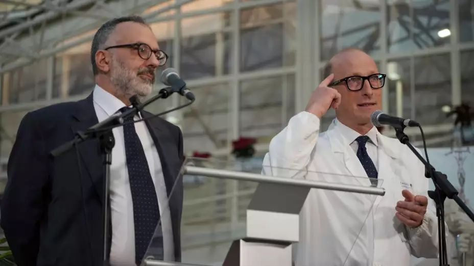 Francisco, Luigi Carboni, médico personal del papa Francisco (izquierda).