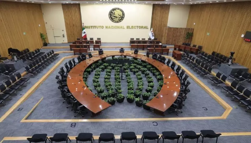 Los partidos políticos y coaliciones deberán postular a 5 mujeres en las elecciones 2024, de acuerdo con el INE.