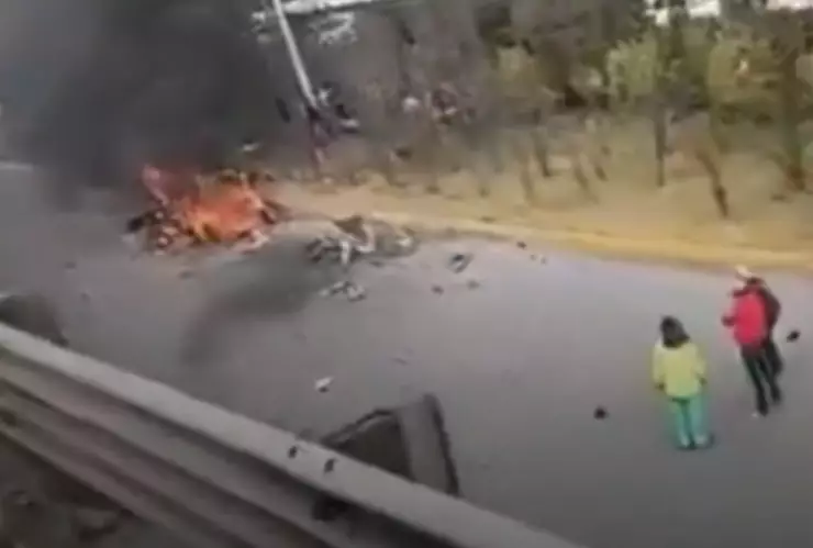 Taxi cargado con pirotecnia estalla y deja tres heridos.png