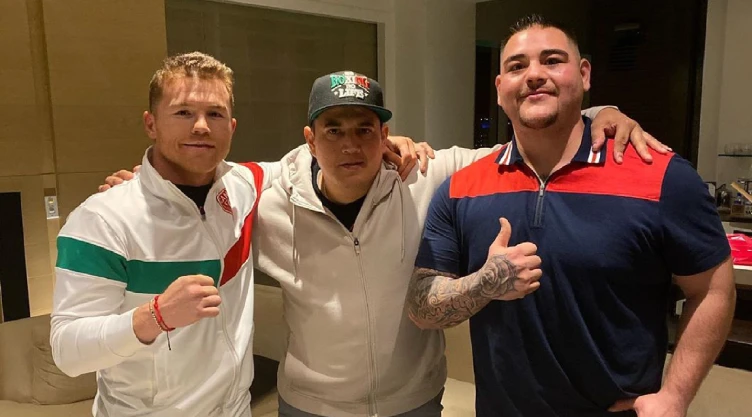 Andy Ruiz junto a Canelo Álvarez y Eddy Reynoso