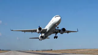 ¡Peligran cuatro vuelos! Estado del Aeropuerto Internacional del Bajío hoy 3 de diciembre EN VIVO.jpg
