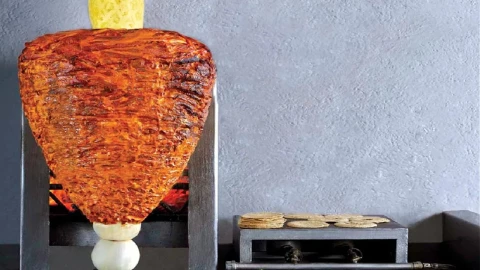 Inspectores golpean a taquero