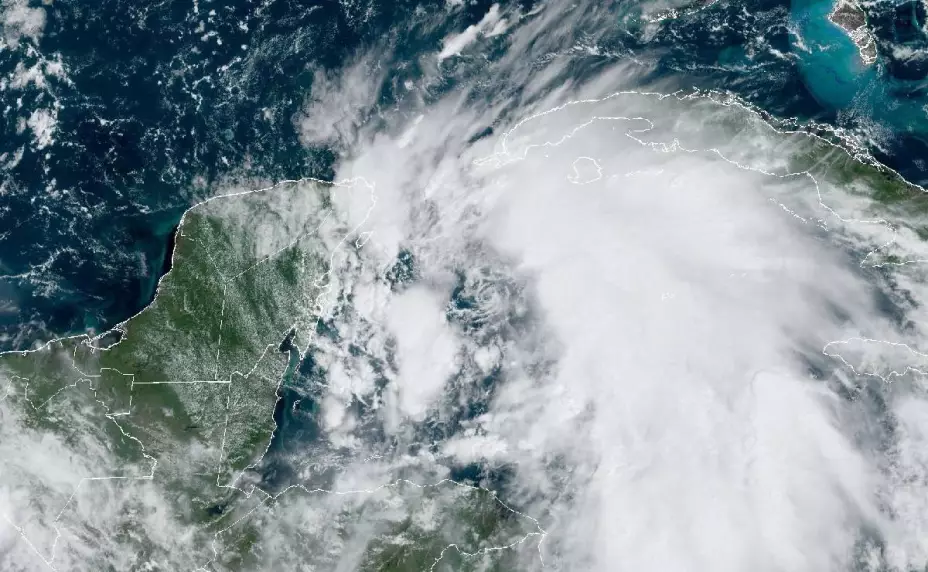 Estos son los 12 municipios EN ALERTA en la Península de Yucatán por la Tormenta tropical Elene, según el Centro Nacional de Huracanes