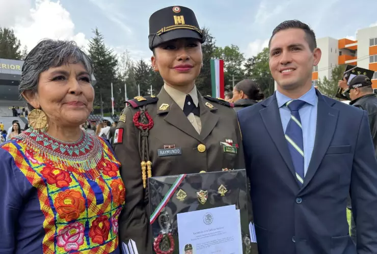 Histórica graduación de 3 mujeres en el Heroico Colegio Militar