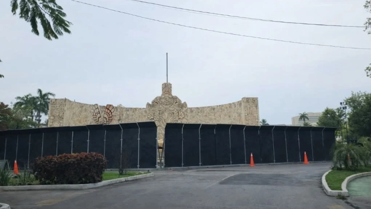 Monumentos de Mérida amanecen BLINDADOS; así lucen las calles este domingo 8 de marzo de 2026