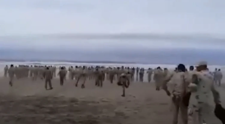 Video del momento en el que militares entran mar de Ensenada
