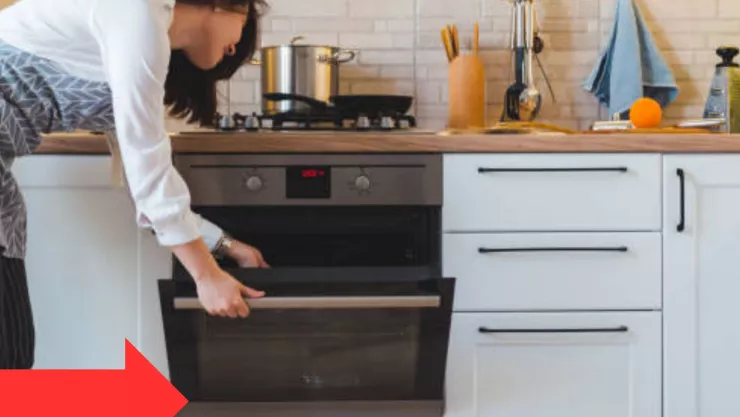 ¿Para qué sirve este espacio de cajón en el horno?