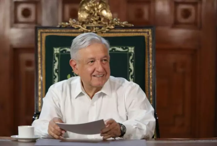 Desde el presidente de México, Felipe Calderón, hasta gobernadores, diputados y senadores enviaron mensajes de ánimo a AMLO para su pronta recuperación luego de que anunciará que es positivo a COVID-19.