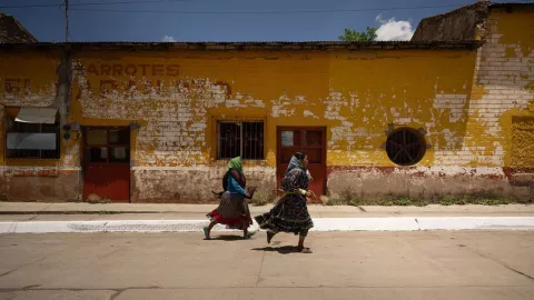 Mujeres rarámuris preparan HAZAÑA; correrán desde Los Ángeles hasta Las Vegas