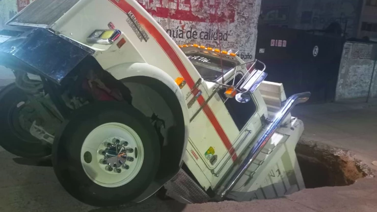 Socavón en calle Trigo León, Guanajuato