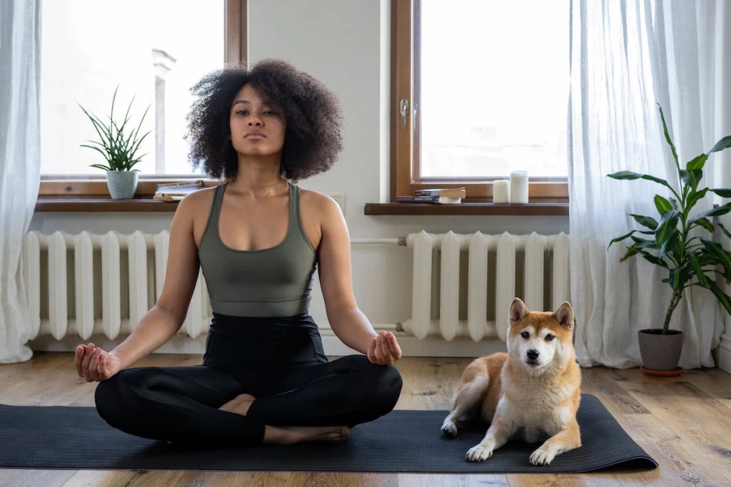 practica yoga con tu mascota