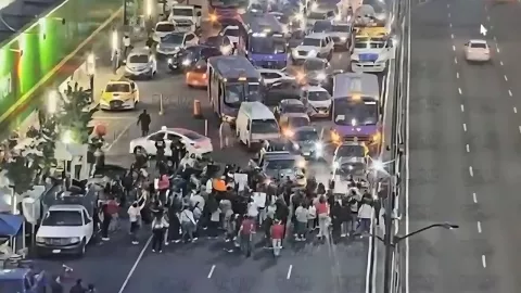 Se registra bloqueo en Miramontes y Calzada Acoxpa