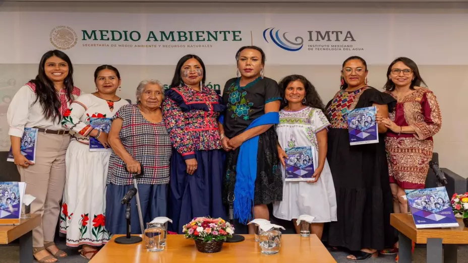 libro mujeres agua.jpg