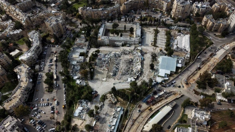 Una vista aérea de los restos de la sede en Jerusalén del Organismo de Obras Públicas y Socorro de las Naciones Unidas para los Refugiados de Palestina (UNRWA) después de que la sede fuera demolida por las fuerzas israelíes, en Jerusalén Este, el 20 de enero de 2026.