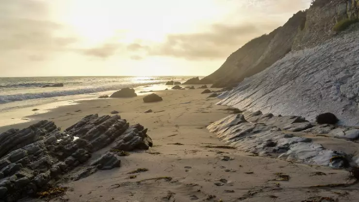 una vista de la playa Refugio State Beach en California