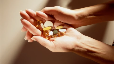 Nutrientes clave para fortalecer los huesos y combatir la osteoporosis en la edad avanzada