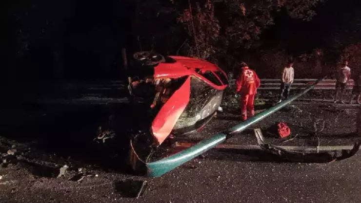 Aparatosa volcadura en carretera Xalapa-Coatepec