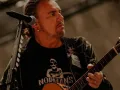 Maná tocando guitarra.jpg