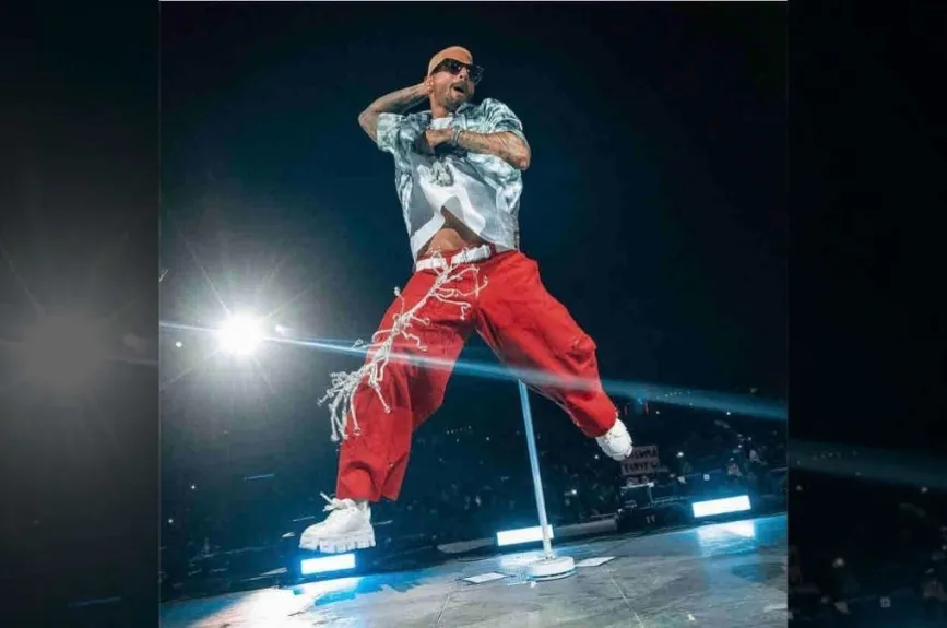 Maluma caminando.jpg