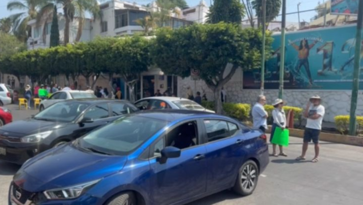 Se registra bloqueo en Av. Morelos de Cuernavaca.