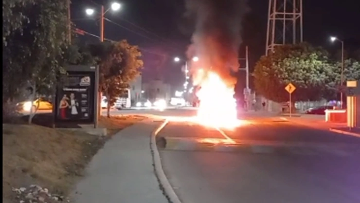 incendo de auto sobre el Bulevar Carmelitas