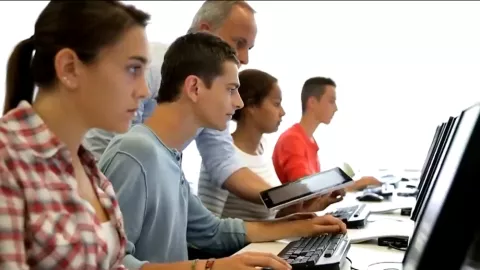 México lidera lista de países con más horas de trabajo; ¿en qué naciones hay mejores salarios?