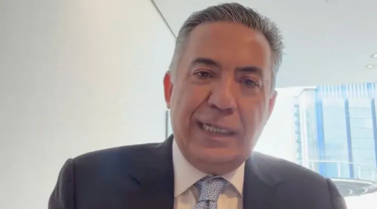 Enrique Inzunza sale a dar la cara para defender su voto a favor de Morena.