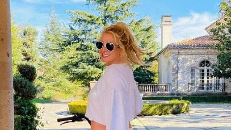 Britney Spears se sincera y cuenta su pasado en su propio libro