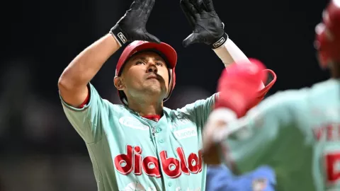 serie del principe diablos algodoneros pericos.jpeg