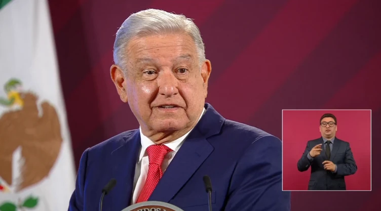 AMLO afirma que asistentes a marcha en el Zócalo no quieren la transformación del país